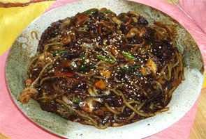 海鮮ゼンバンジャージャー麺